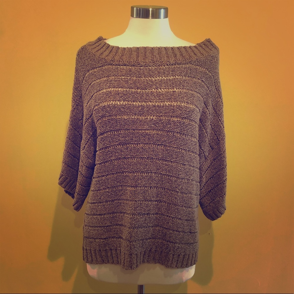 Short-sleeve brown knit sweater